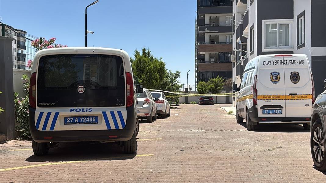 Kucağına aldığı bebeğiyle 8. kattan atladı! 2